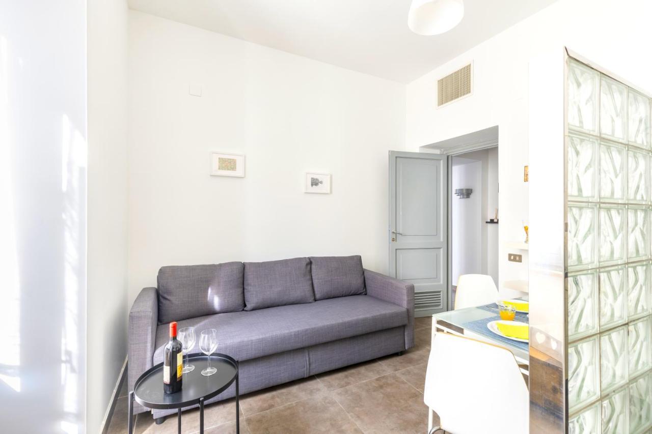 Hostly - Nicole Apartment Volturno- Full Rome Center 외부 사진
